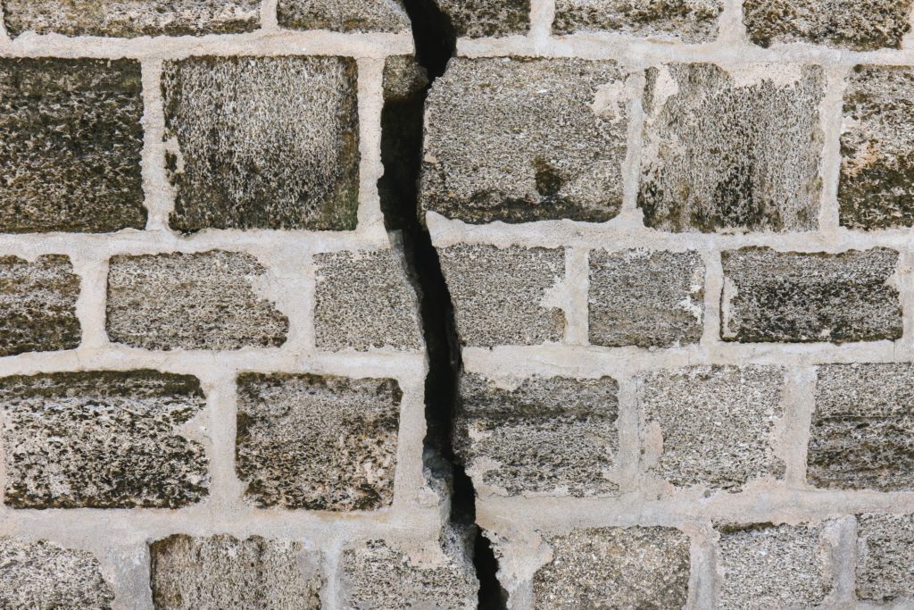 severe cracks in wall