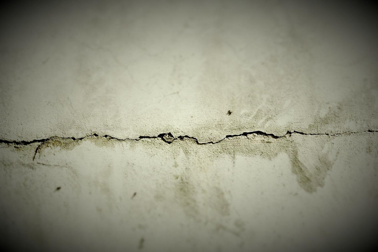 wall crack