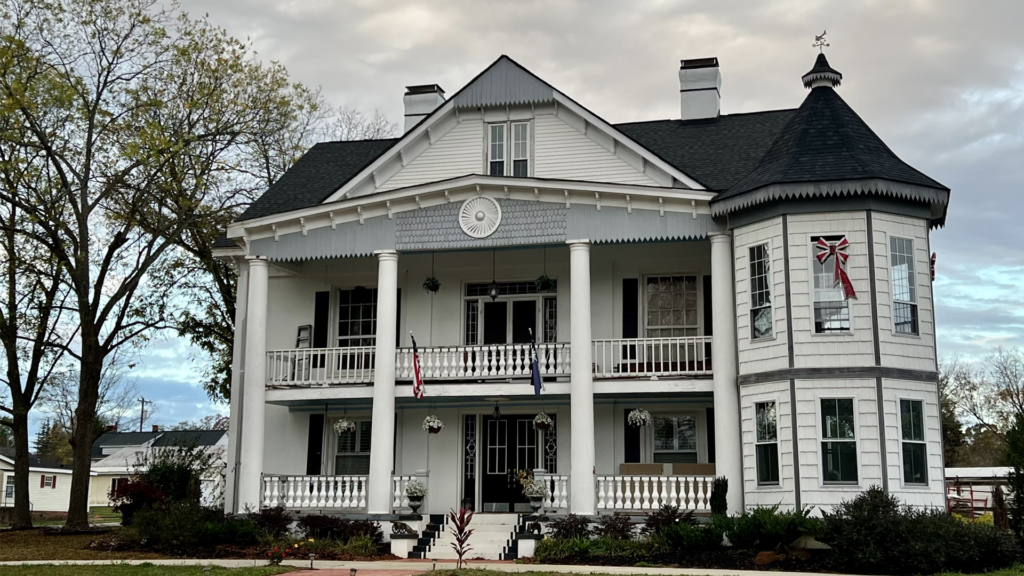 Victorian House Restoration with Modern Techniques
